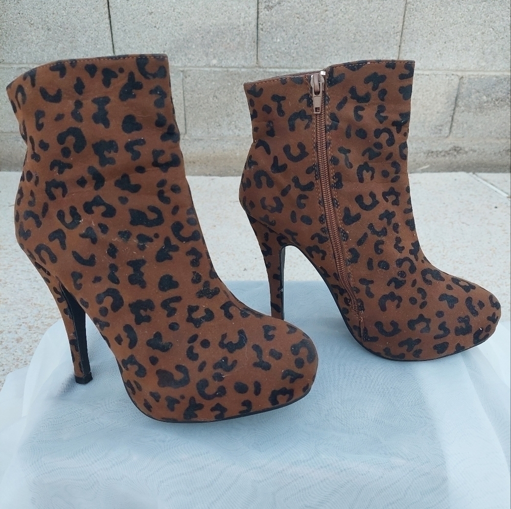 CHARLES Albert leopard print high heel booties size 7.5